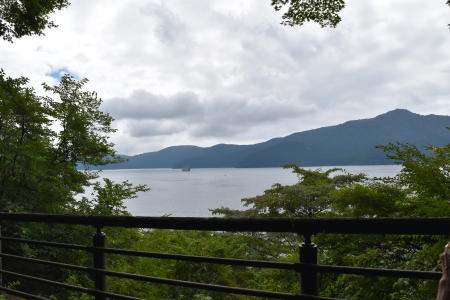 湖畔沿い