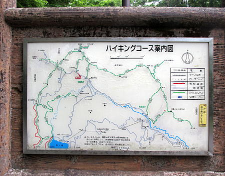 ハイキングコース案内板