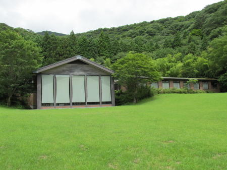 山側の広場